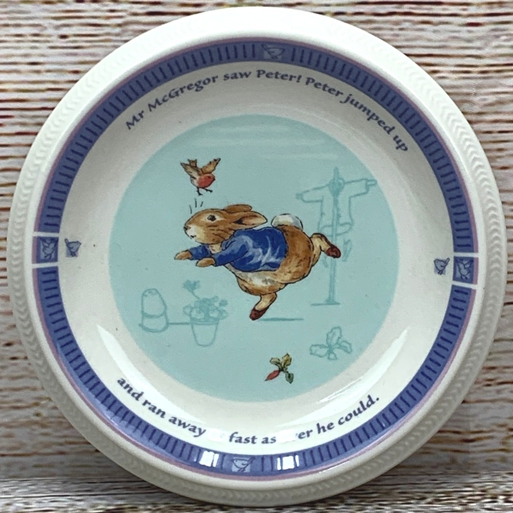 Wedgwood Peter Rabbit Plate Mr. McGregor Saw Peter Children's Decor 2001